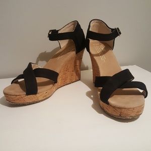 Tom's black strappy wedge